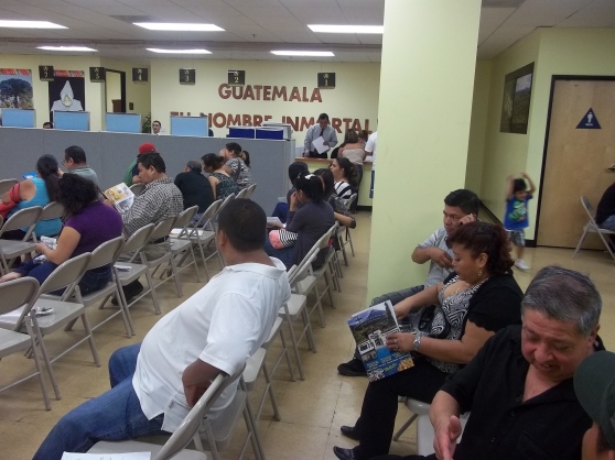 Los guatemaltecos podrá acudir a sus sedes consulares y Consulados móviles a obtener información relacionada a la reforma migratoria. FOTOGRAFÍA: LA VOZ-archivo