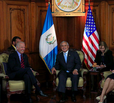 El Presidente de Guatemala, Otto Pérez, recibió al Vicepresidente de los Estados Unidos, Joe Biden, para tratar el tema de los niños guatemaltecos indocumentados. Fotografía: MINEX