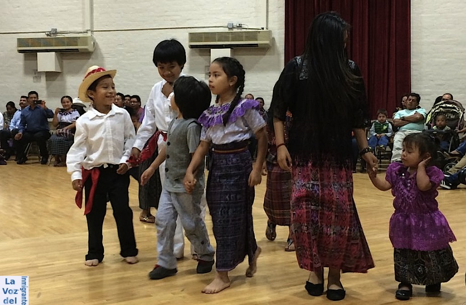 Divirtiéndose, danzando y jugando, los pequeños de origen maya guatemalteco nacidos en EUA empiezan a andar el camino para conocer sus raíces ancestrales. Fotografía: La Voz